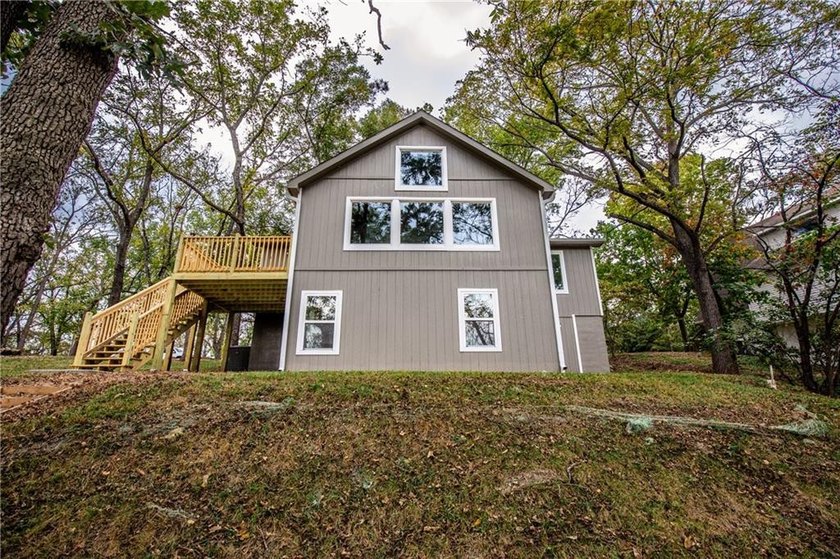 Wake up to stunning lake views and unwind in this quiet no wake - photo 8