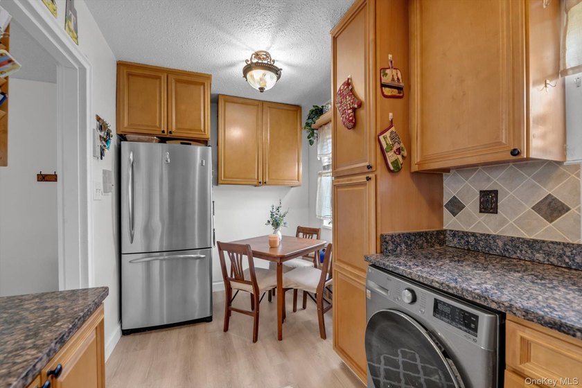 Welcome to Hyde Park in the heart of Kew Gardens Hills! This - photo 6