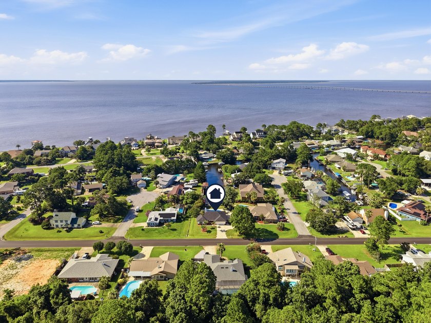 Waterfront living in desirable Polynesian Islands! This - photo 5