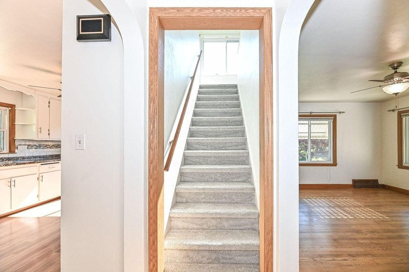 Welcome home to this beautifully updated 3 BDRM, 2-bath - photo 11