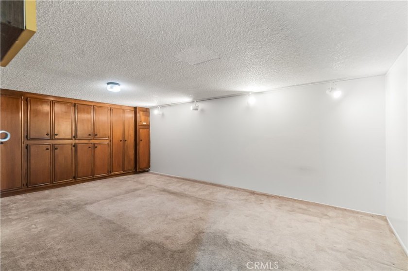 Desirable corner-unit townhome in the sought-after Camino Woods - photo 11