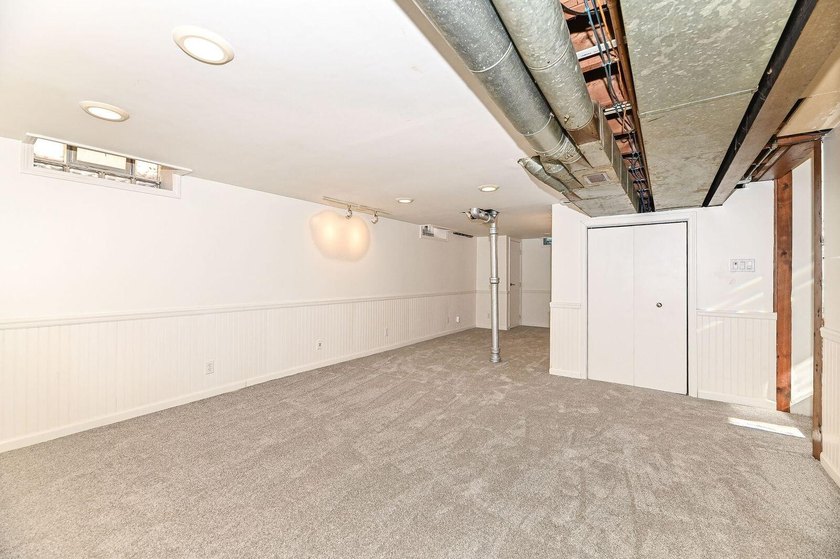 Welcome home to this beautifully updated 3 BDRM, 2-bath - photo 21