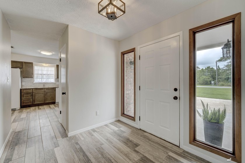 Welcome to 12302 Country Club Drive in the desirable Sandy Creek - photo 4