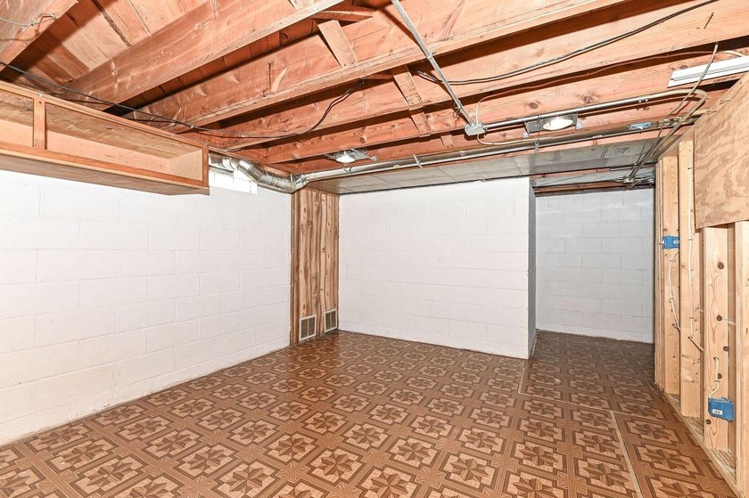 Welcome home to this beautifully updated 3 BDRM, 2-bath - photo 24