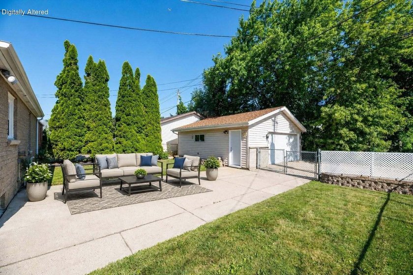 Welcome home to this beautifully updated 3 BDRM, 2-bath - photo 25