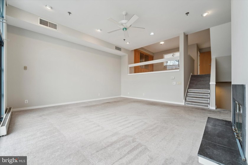 NEW PRICE, EXCELLENT OPPORTUNITY! PARKING AT YOUR DOOR! Welcome - photo 8