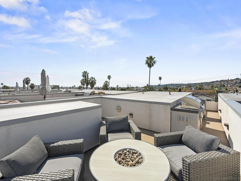 Experience modern coastal elegance in the heart of Point Loma - photo 4