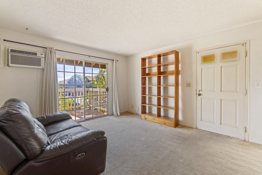 Two bedroom 1.5 bath second floor condo priced to sell in very - photo 4