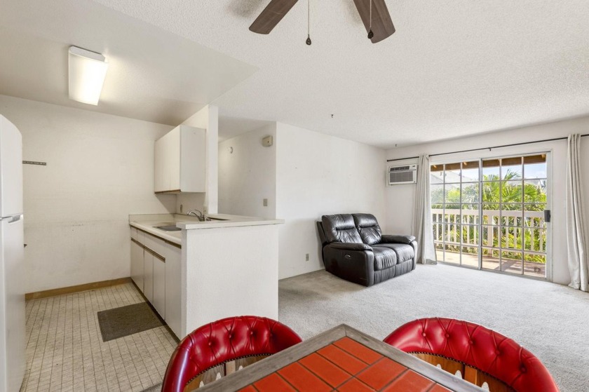 Two bedroom 1.5 bath second floor condo priced to sell in very - photo 7