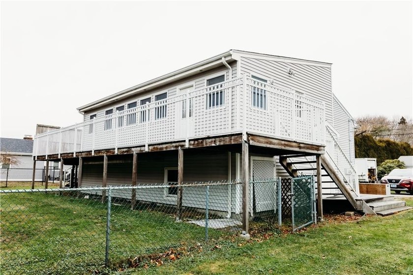 Well maintained home in a very desirable location. Main level - photo 4