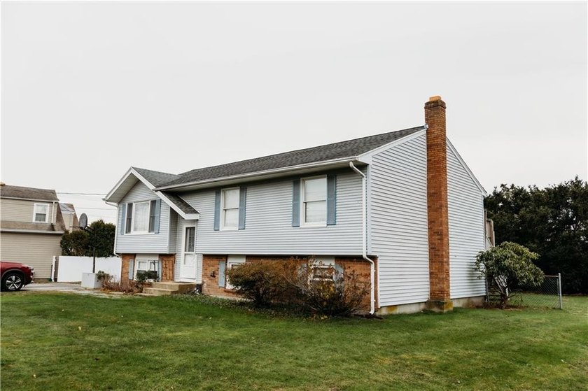 Well maintained home in a very desirable location. Main level - photo 6