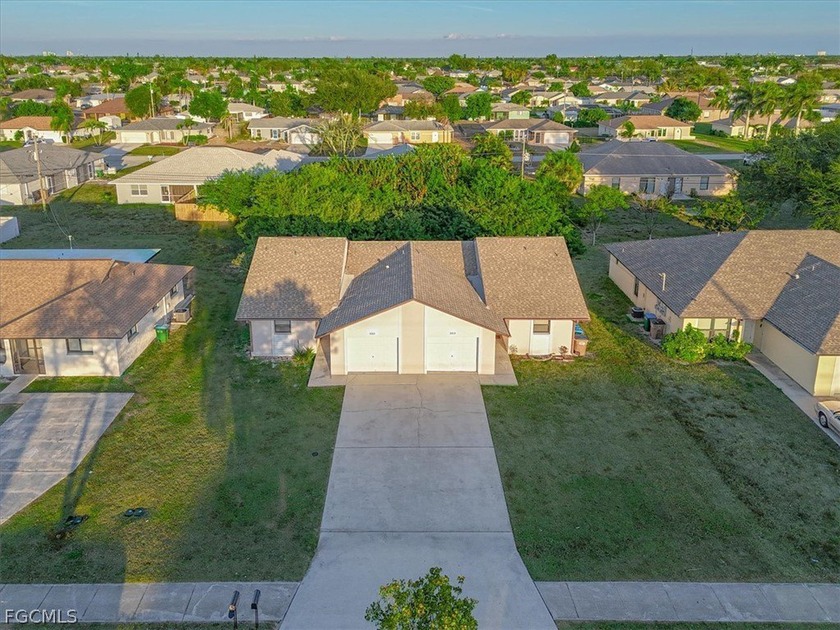 INVESTORS!! Income-producing duplex in Southwest Cape Coral with - photo 2