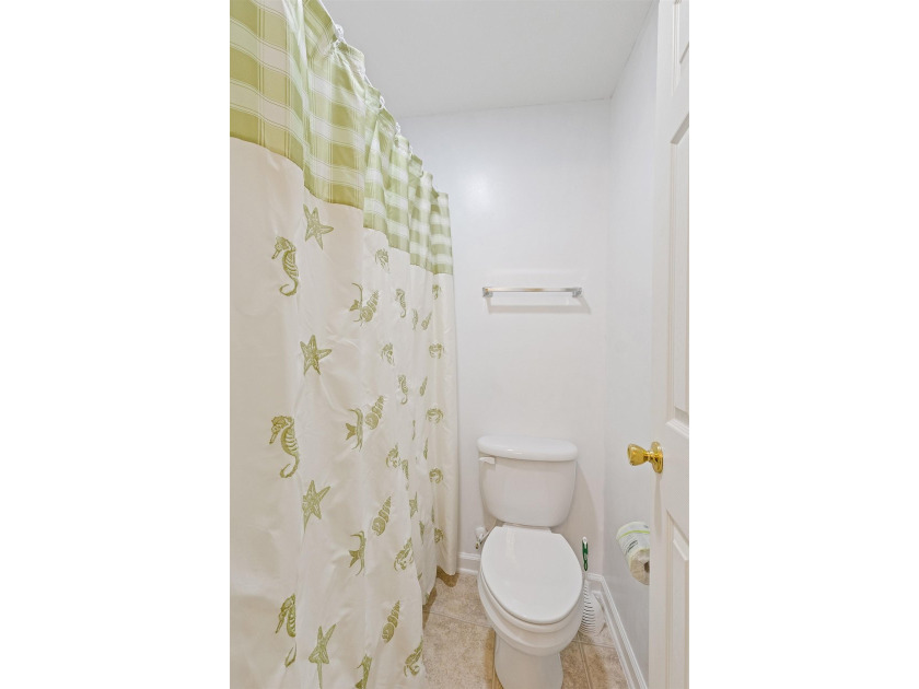 Introducing this fully furnished, top-floor end unit 2-bedroom - photo 14