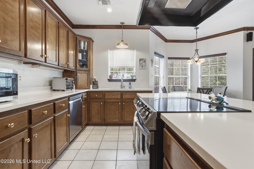 Properties like this with such warmth and character don't come - photo 16