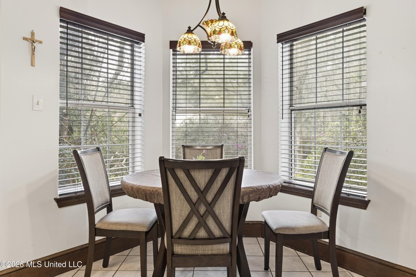 Properties like this with such warmth and character don't come - photo 17