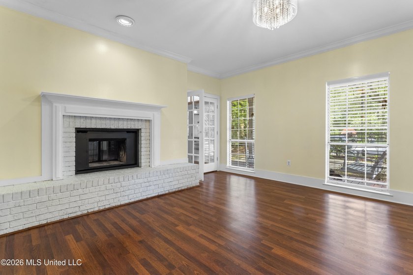Properties like this with such warmth and character don't come - photo 28