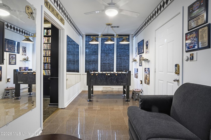 Properties like this with such warmth and character don't come - photo 41