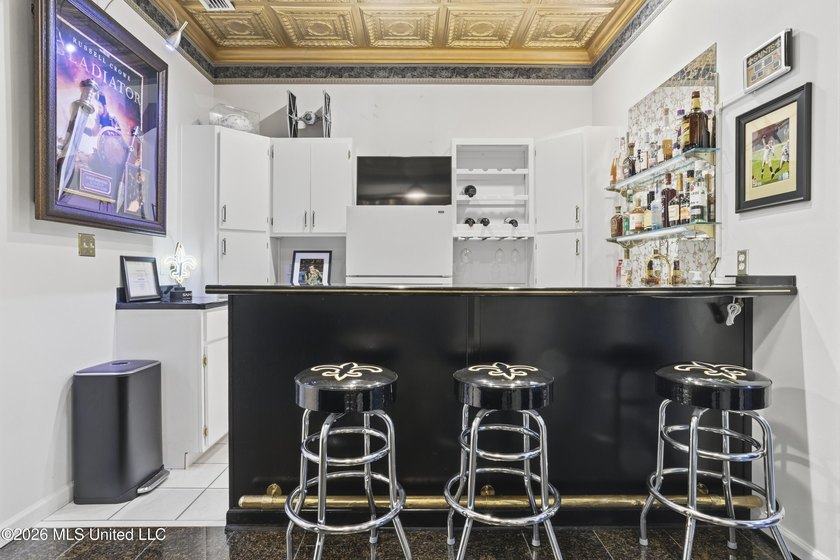 Properties like this with such warmth and character don't come - photo 44