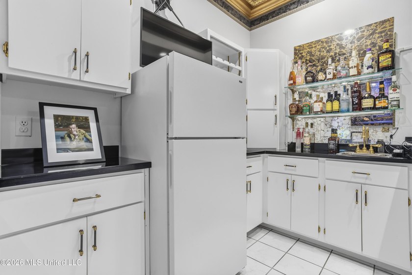 Properties like this with such warmth and character don't come - photo 45