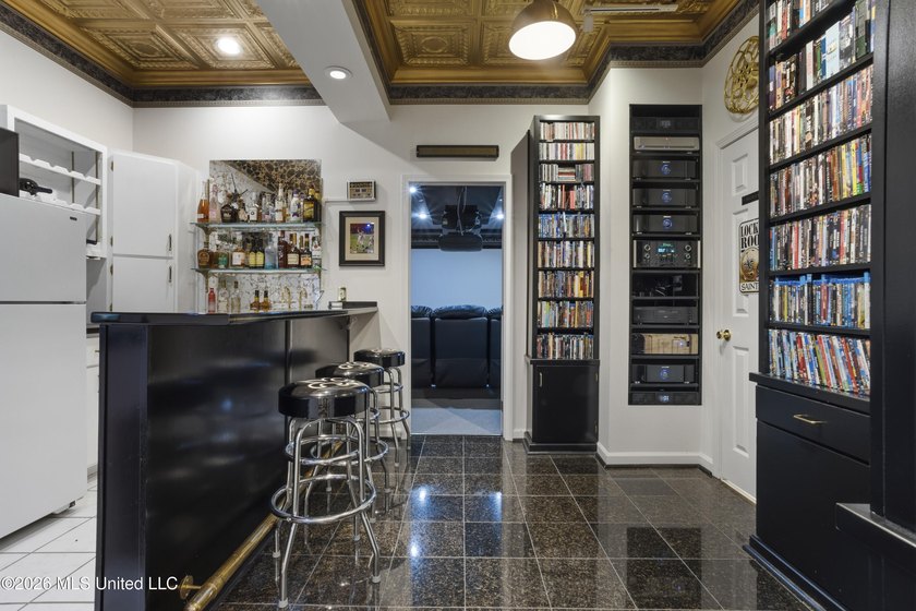 Properties like this with such warmth and character don't come - photo 46