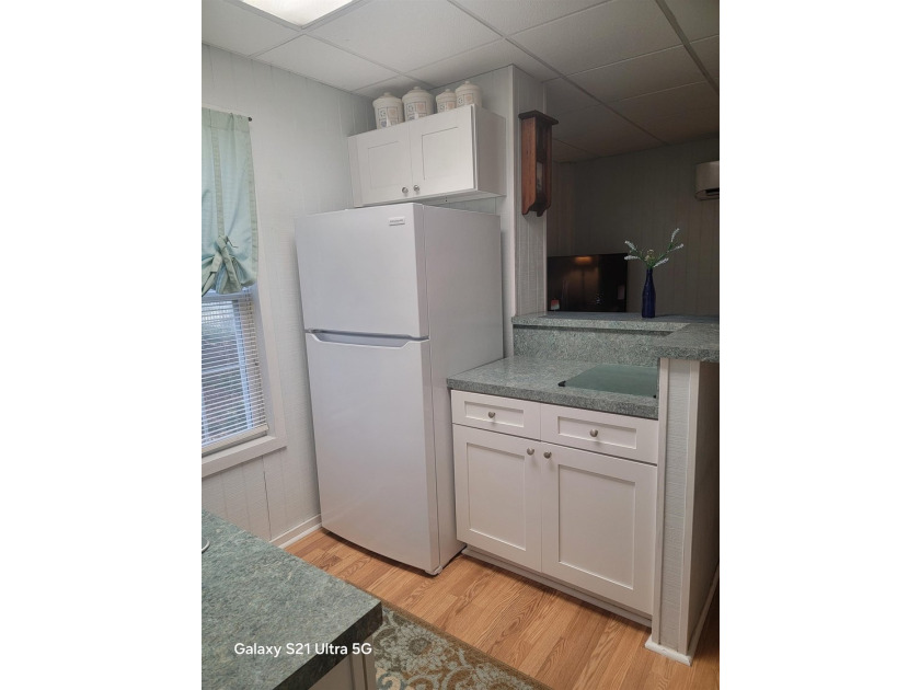Great location near the ocean, restaurants and the Surfside - photo 5
