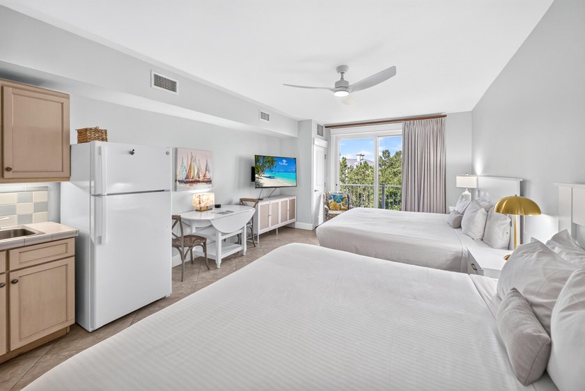 Perched on the 5th floor, this bay-facing studio offers stunning - photo 2