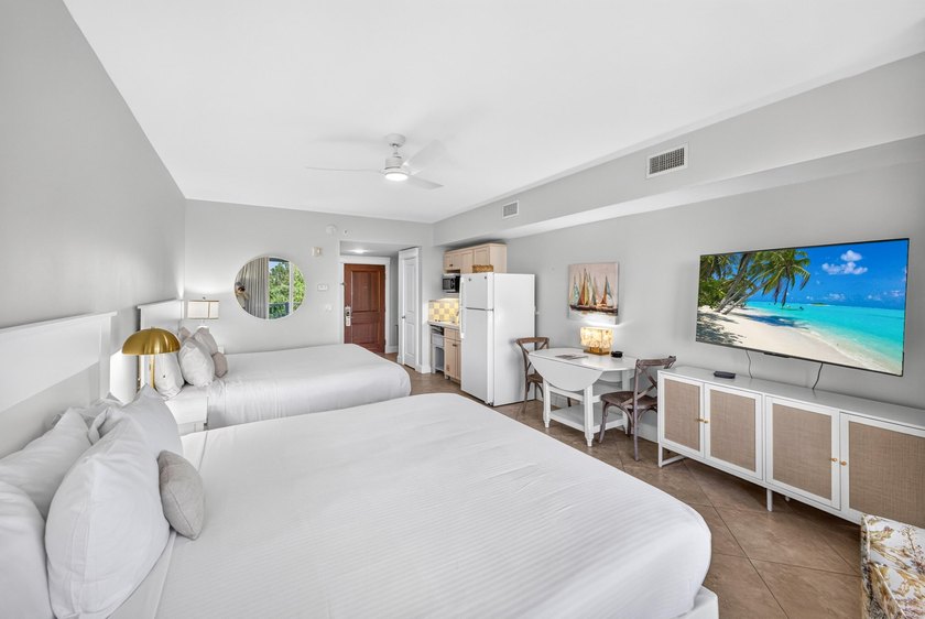 Perched on the 5th floor, this bay-facing studio offers stunning - photo 3