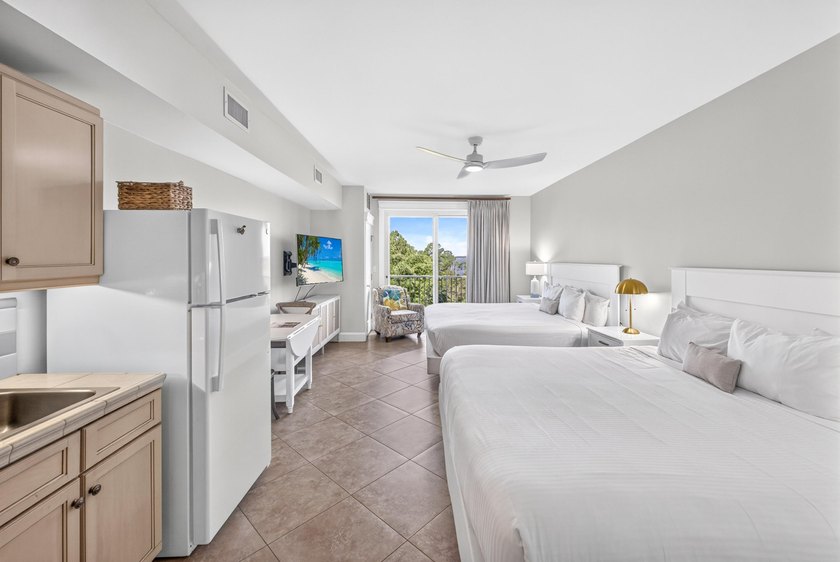 Perched on the 5th floor, this bay-facing studio offers stunning - photo 4