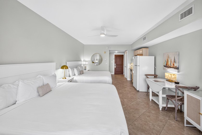 Perched on the 5th floor, this bay-facing studio offers stunning - photo 6