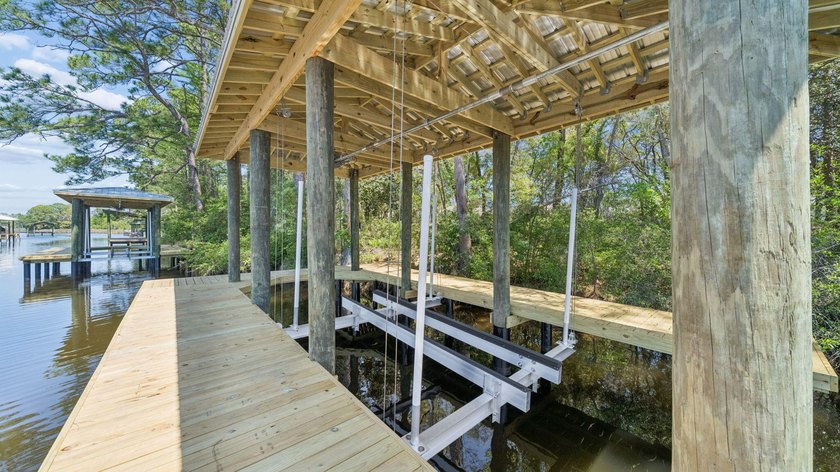 Wake up to the sound of still water and birdsong on this - photo 44