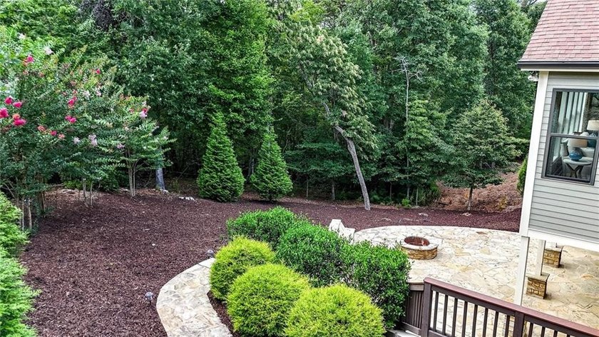 Welcome to your private retreat in the prestigious, gated Lake - photo 6