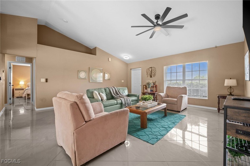 Welcome to this beautifully maintained 4-bedroom, 2-bath - photo 4