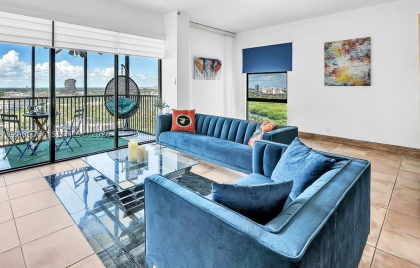 Exclusivity of this sophisticated penthouse (PH22), boasting a - photo 8
