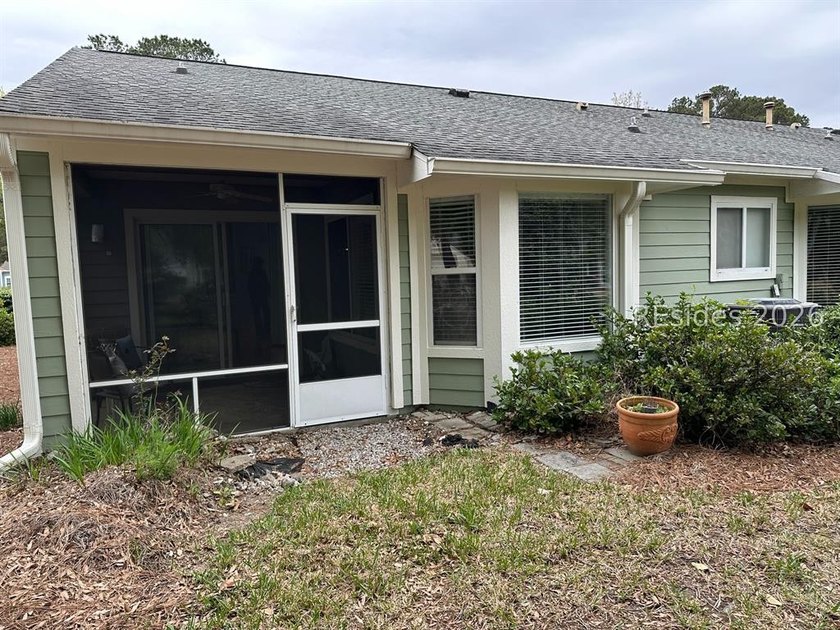 Nestled on a quite cul-de-sac, this sunny two bedroom, two bath - photo 3