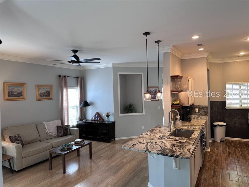 Nestled on a quite cul-de-sac, this sunny two bedroom, two bath - photo 6