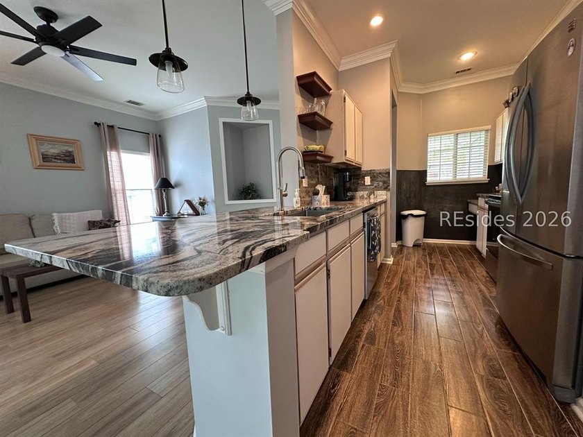 Nestled on a quite cul-de-sac, this sunny two bedroom, two bath - photo 8