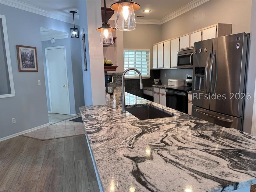 Nestled on a quite cul-de-sac, this sunny two bedroom, two bath - photo 9