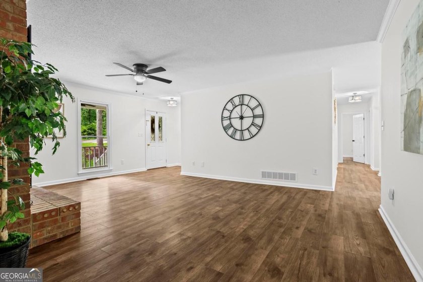 Welcome to 410 Arliss Drive - a beautifully renovated 3 bedroom - photo 10