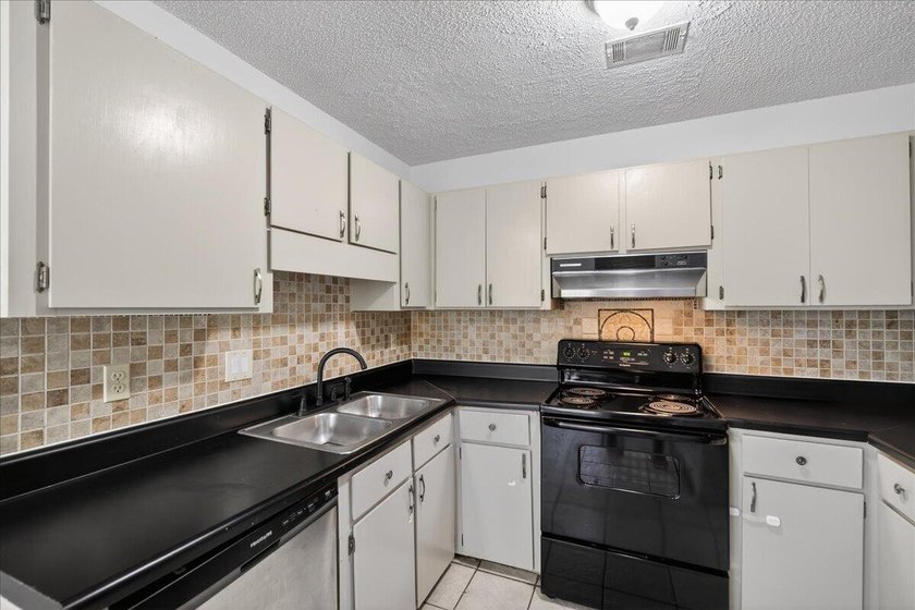 Welcome to this spacious unit located in the heart of North - photo 10