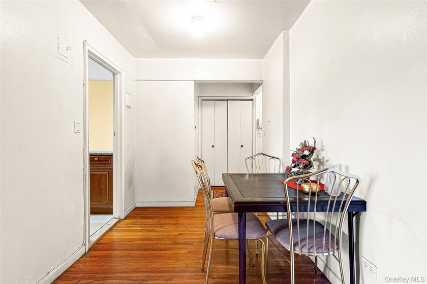 Prime Location - Spacious 1 Bedroom with Southern Exposure, Low - photo 5