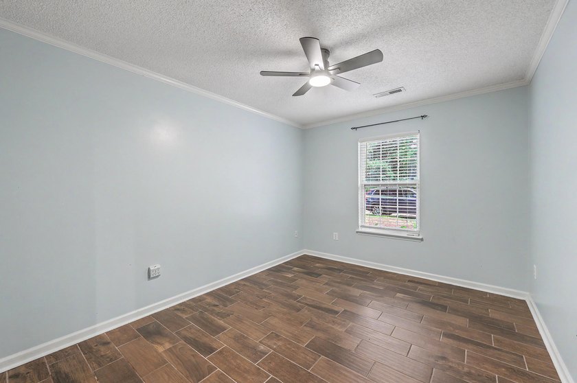 Welcome to this super cute 3-bedroom, 2-bathroom home perfectly - photo 22