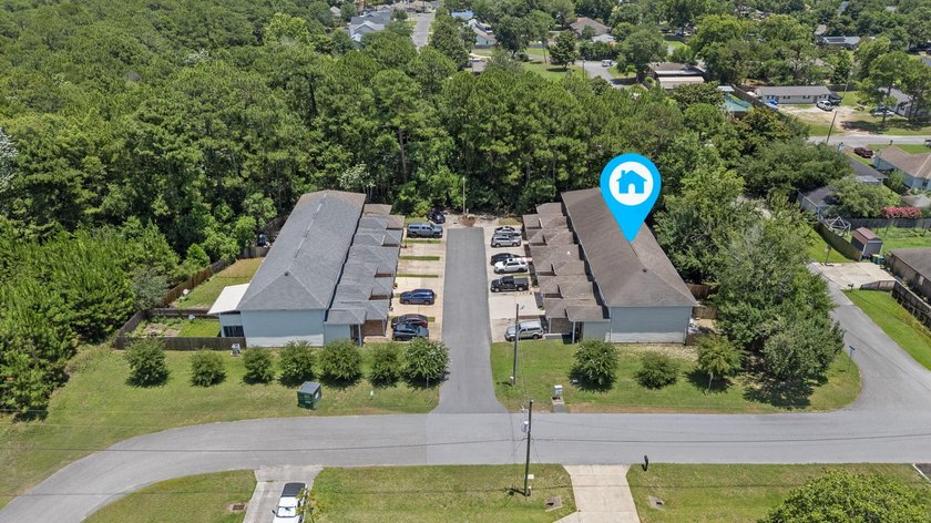 Move-in ready and ideally located, this beautifully maintained - photo 3