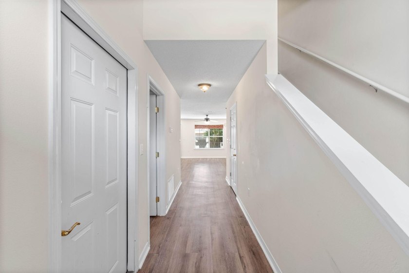 Move-in ready and ideally located, this beautifully maintained - photo 9