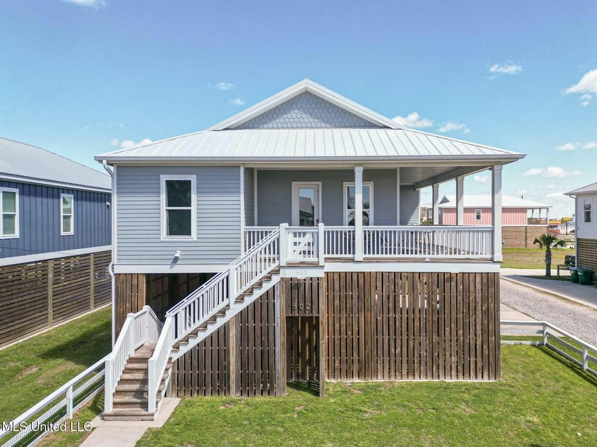 Stunning 6-year-old custom home sits on an oversized lot just - photo 2