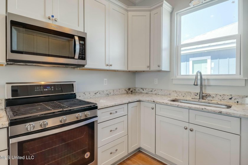 Stunning 6-year-old custom home sits on an oversized lot just - photo 7