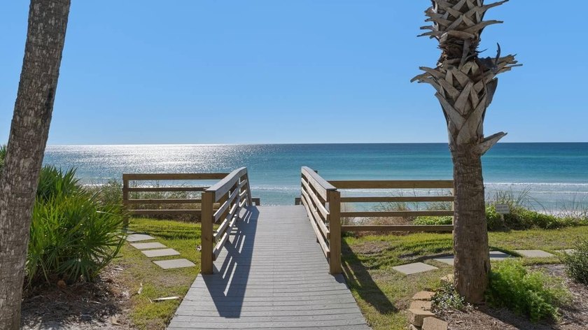 Exquisite ground-level, 1 bedroom Gulf-front Emerald Hill condo - photo 3