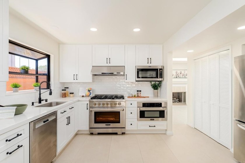 5736 Soledad Mountain Rd - photo 4