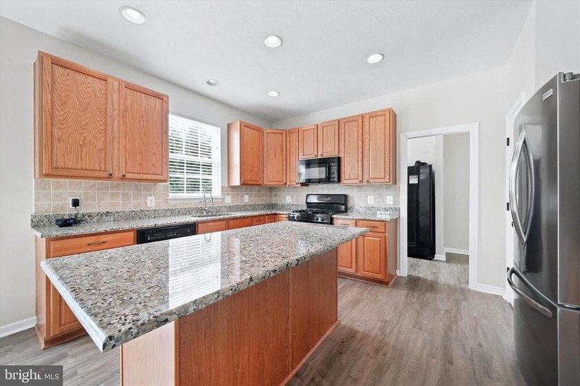 ***Solar panel is owned***Welcome to the sought after Middletown - photo 10