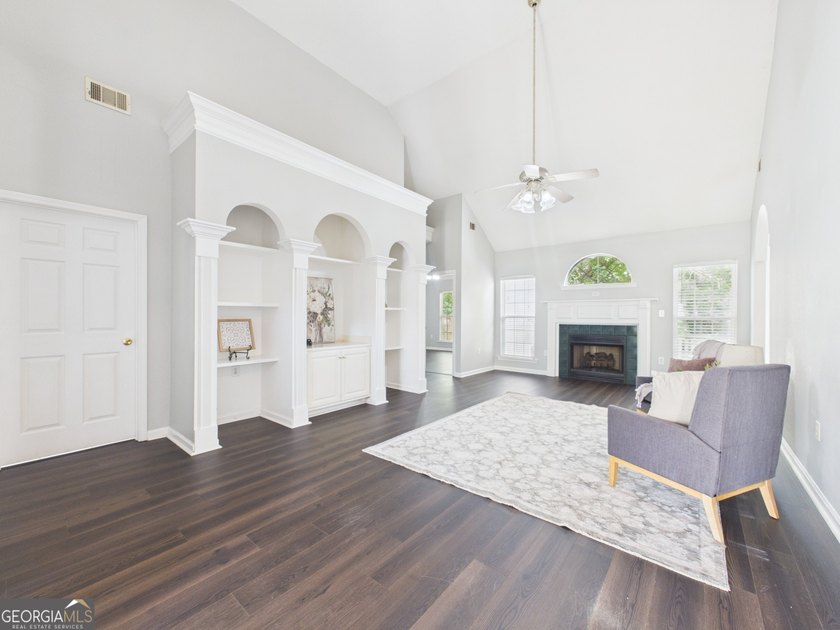 Welcome home to this beautiful 2-bedroom, 2-bath residence in - photo 7