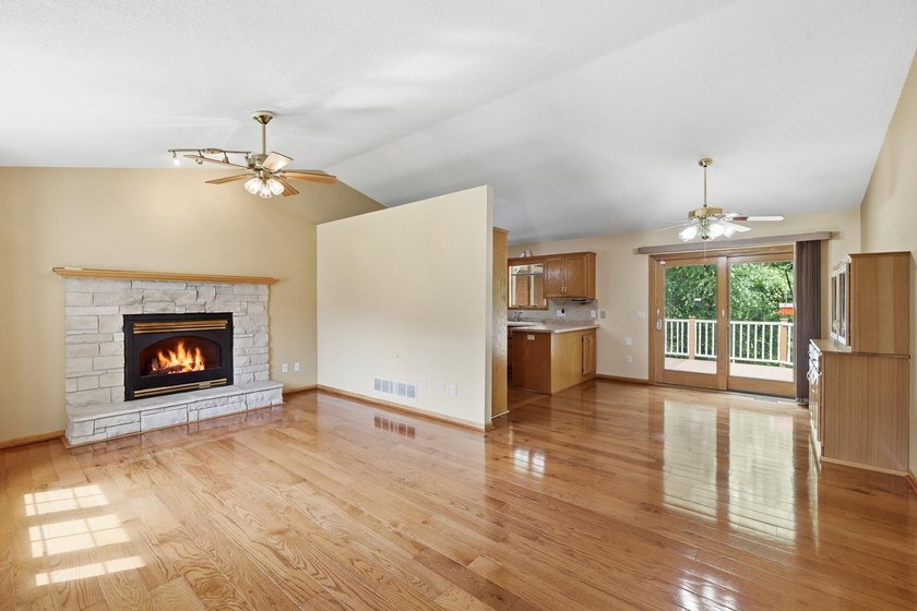 Beautiful Hugo area home now available! The home features 3 - photo 5
